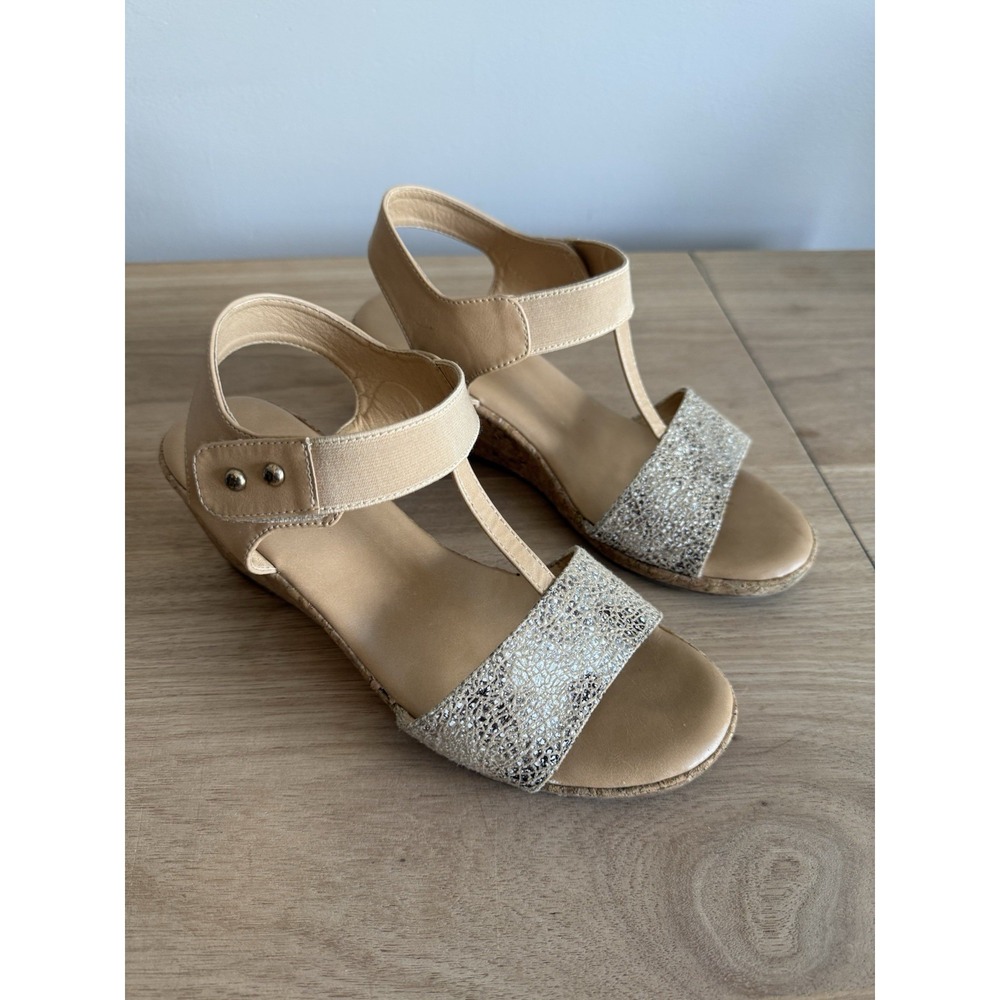 CloudWalkers Gold Sparkle T-Strap Wedge Sandals –‎ Size 9W Wide Width